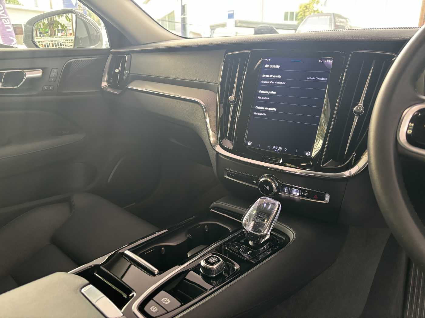 Volvo  V60 RECHARGE – ULTIMATE BRIGHT