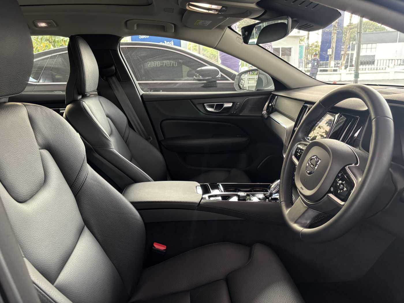 Volvo  V60 RECHARGE – ULTIMATE BRIGHT