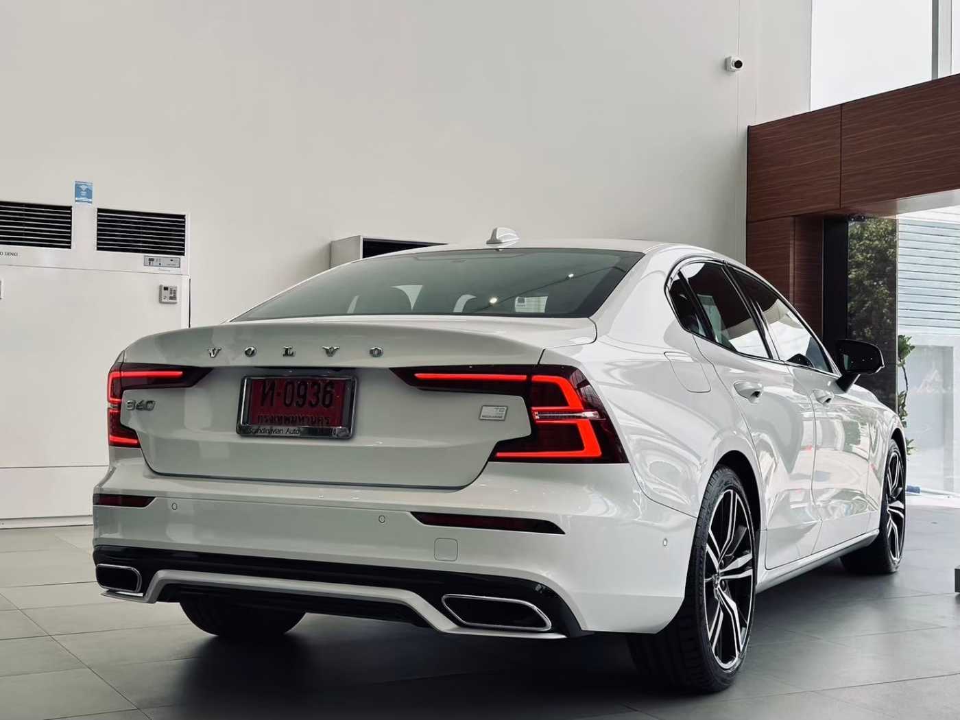 Volvo  Recharge R-Design, T8 AWD plug-in hybrid