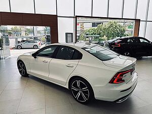 Volvo  Recharge R-Design, T8 AWD plug-in hybrid