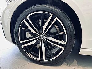 Volvo  Recharge R-Design, T8 AWD plug-in hybrid