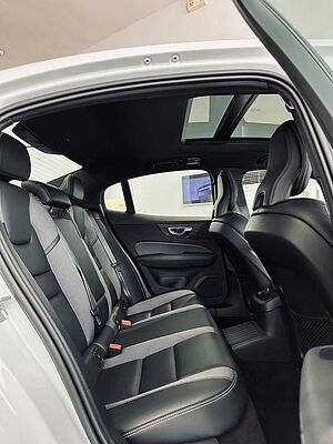 Volvo  Recharge R-Design, T8 AWD plug-in hybrid