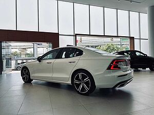 Volvo  Recharge R-Design, T8 AWD plug-in hybrid