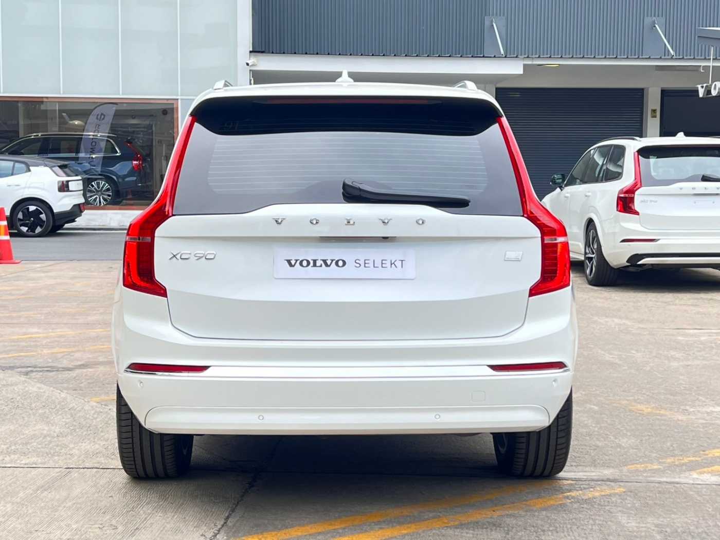 Volvo  Recharge Ultimate, T8 AWD ปลั๊กอินไฮบริด, ไฟฟ้า/เบนซิน, Bright, 7 ที่นั่ง
