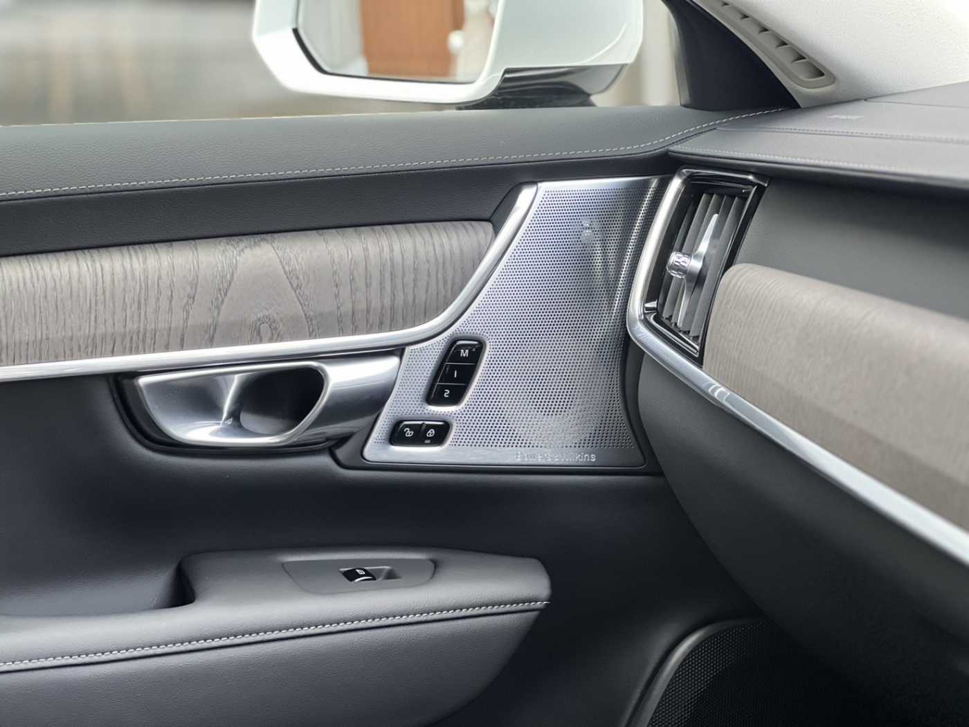 Volvo  Recharge Ultimate, T8 AWD ปลั๊กอินไฮบริด, ไฟฟ้า/เบนซิน, Bright