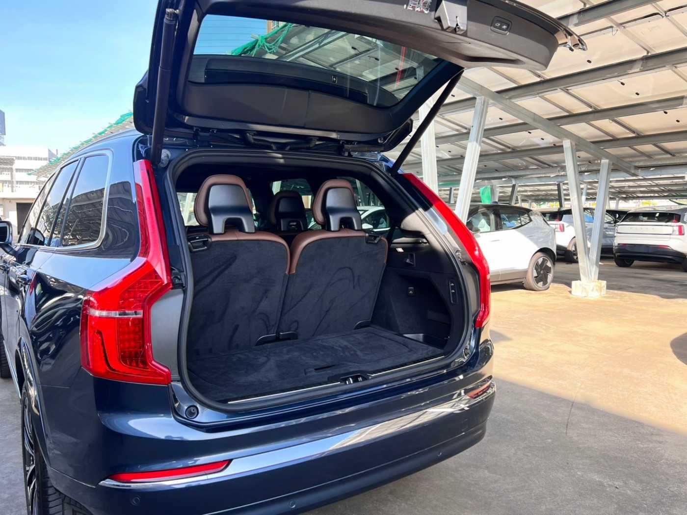 Volvo  Recharge Ultimate, T8 AWD ปลั๊กอินไฮบริด, ไฟฟ้า/เบนซิน, Bright, 7 ที่นั่ง