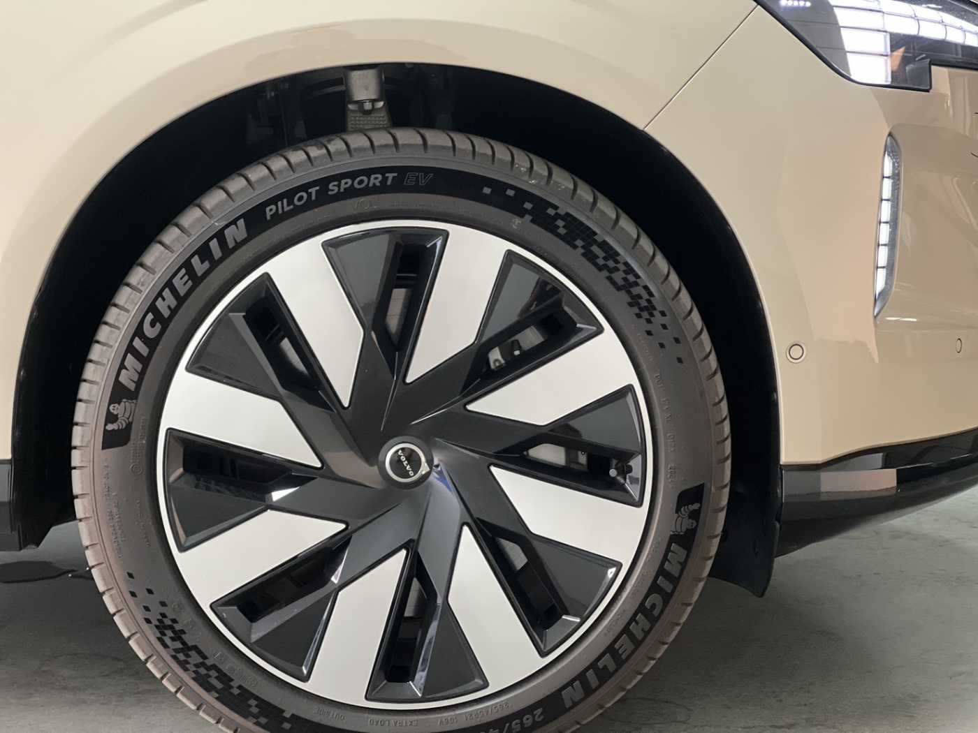 Volvo Ultra - Twin Performance 6 seats