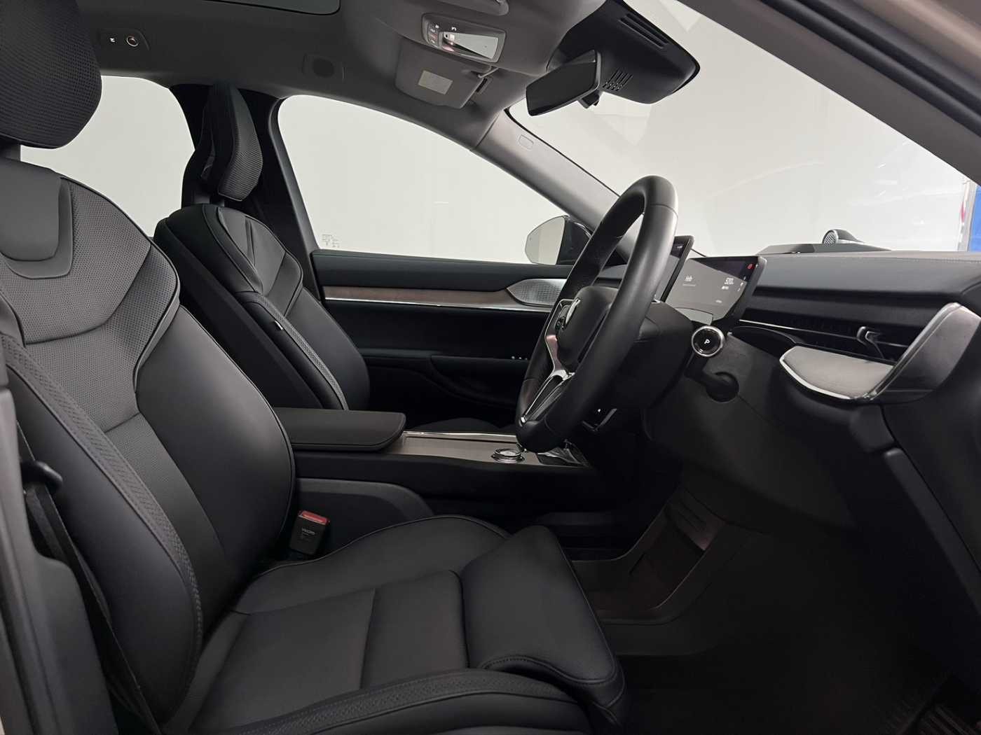 Volvo Ultra - Twin Performance 6 seats