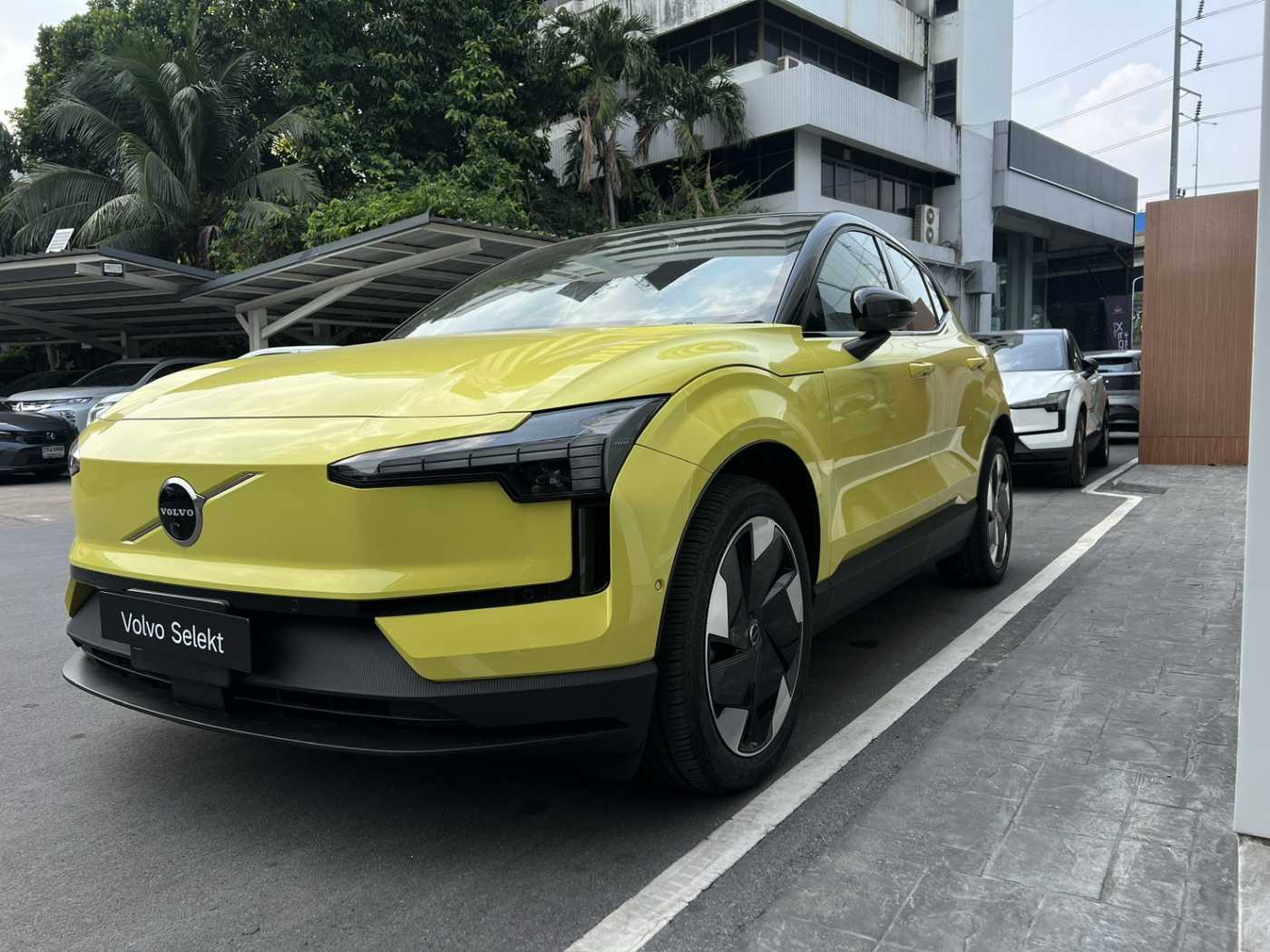 Volvo  Ultra - Twin Motor Performance