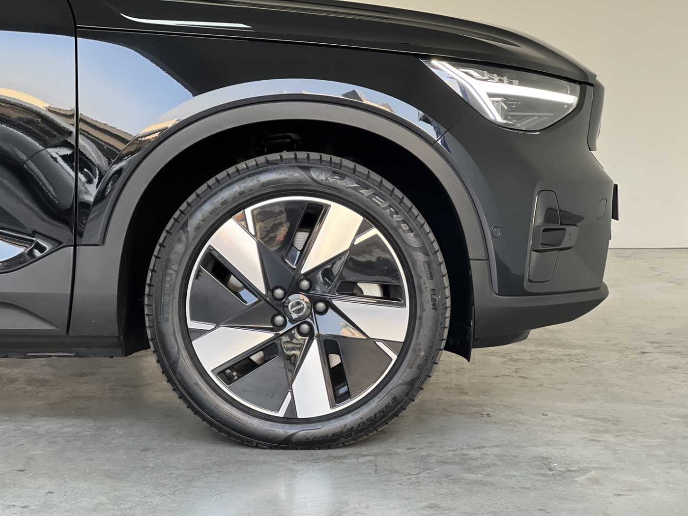 Volvo  Ultra - Twin Motor