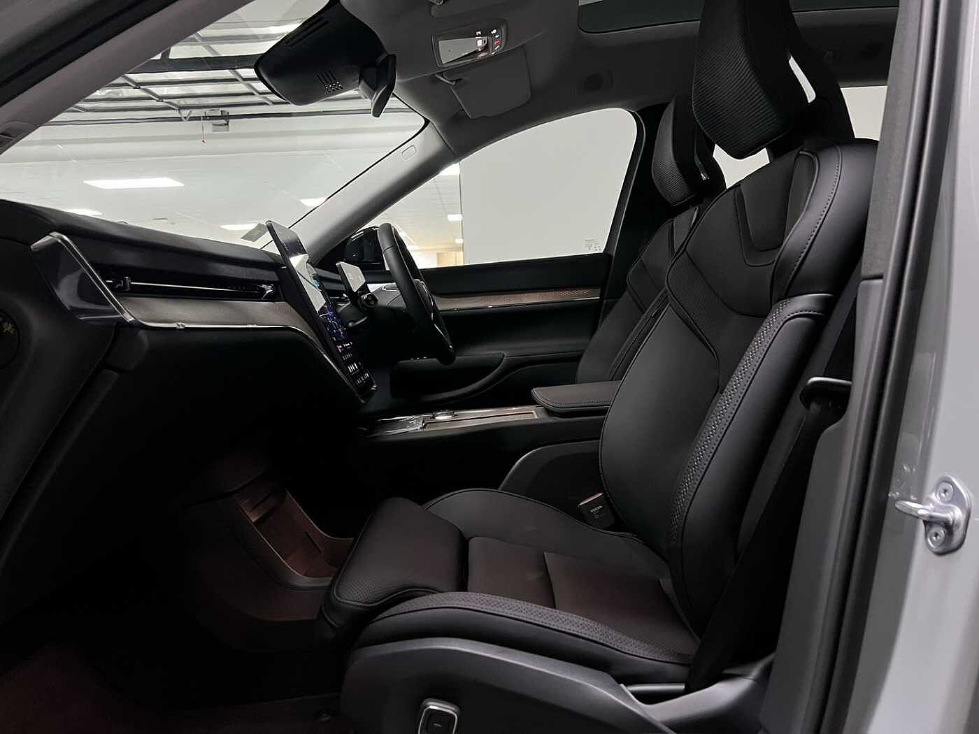 Volvo Ultra - Twin Performance 6 seats