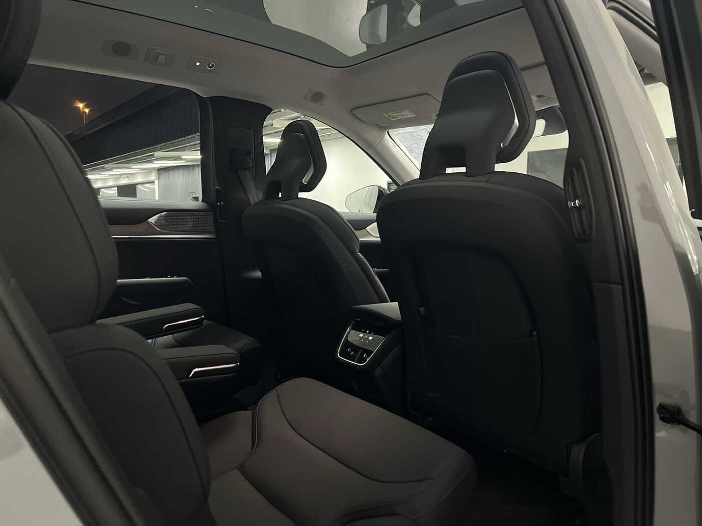 Volvo Ultra - Twin Performance 6 seats